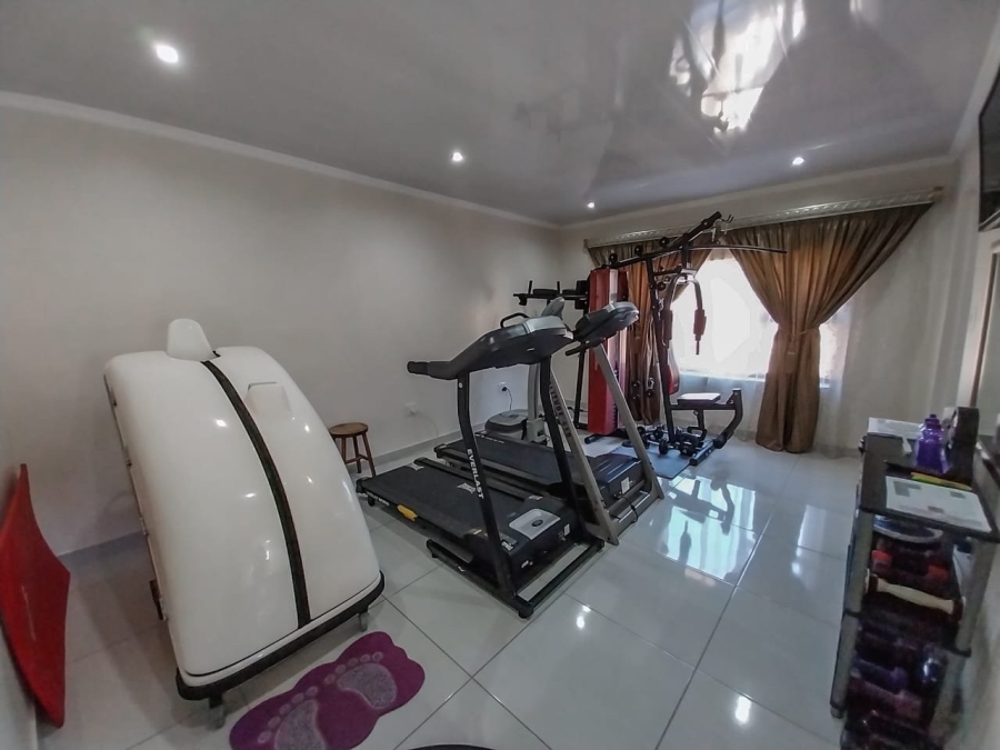 5 Bedroom Property for Sale in Meerhof North West